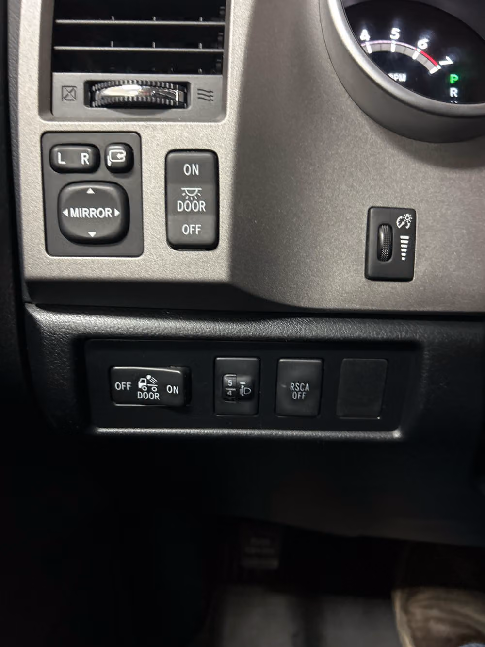 2010 Toyota Tundra Limited CrewMax Image 13
