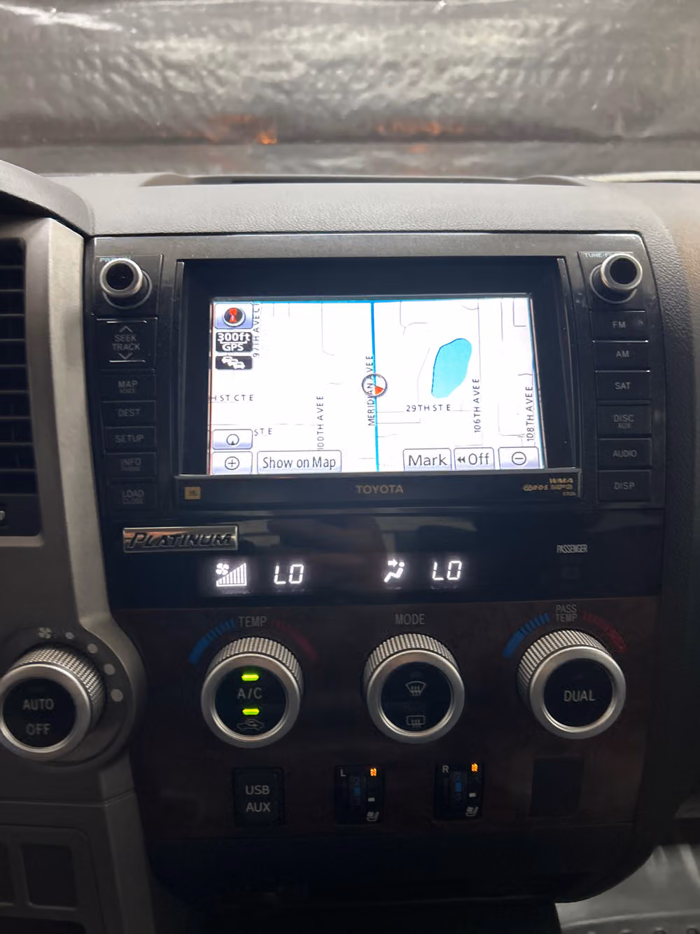 2010 Toyota Tundra Limited CrewMax Image 14