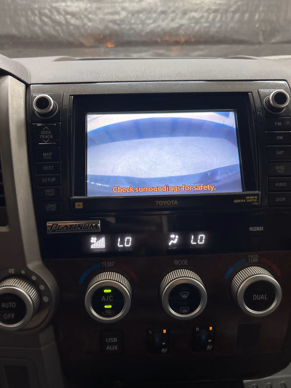 2010 Toyota Tundra Limited CrewMax Image 15