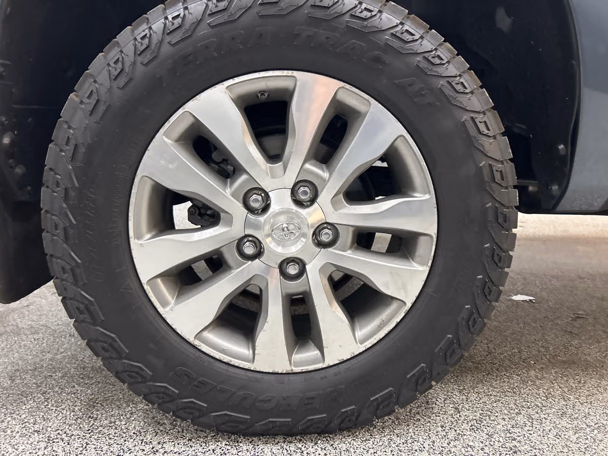 2010 Toyota Tundra Limited CrewMax Image 7