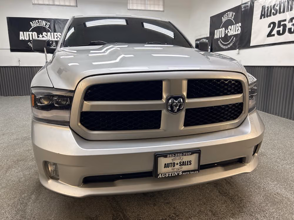 2013 Ram 1500 Express Crew Cab Image 2