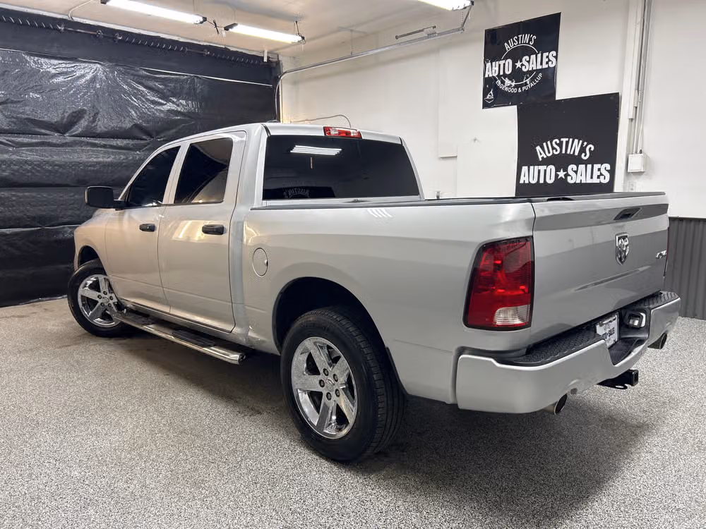 2013 Ram 1500 Express Crew Cab Image 4