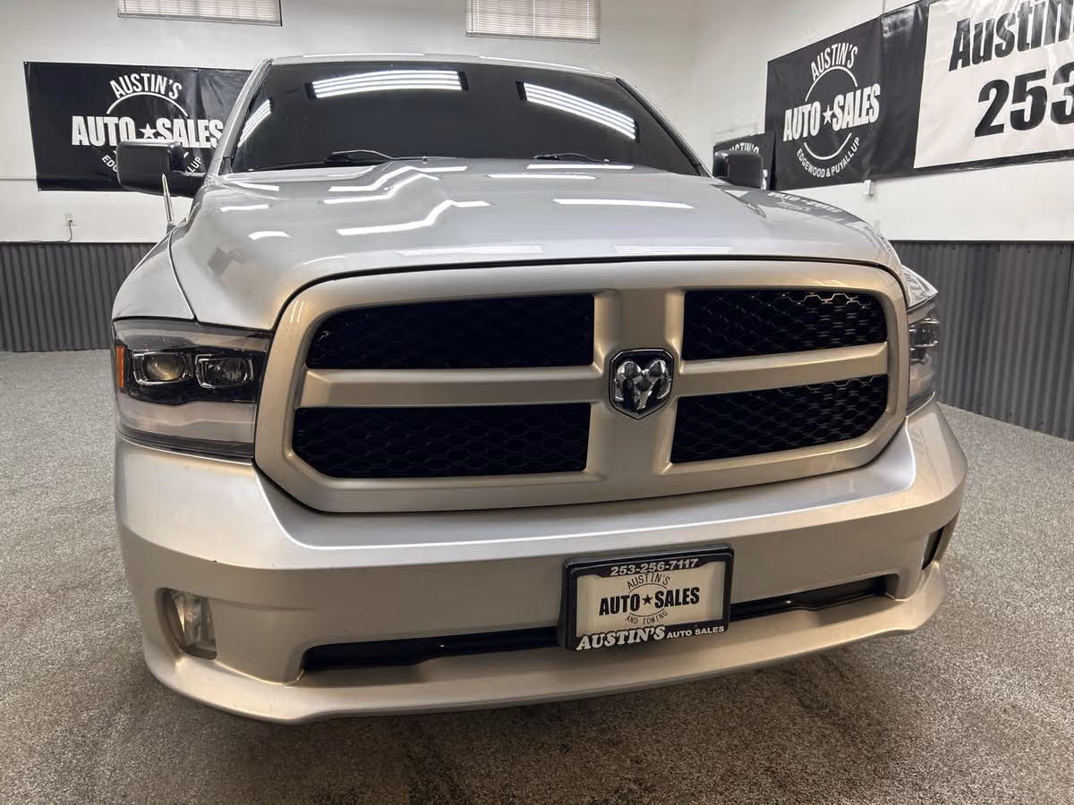 2013 Ram 1500 Express Crew Cab Image 2