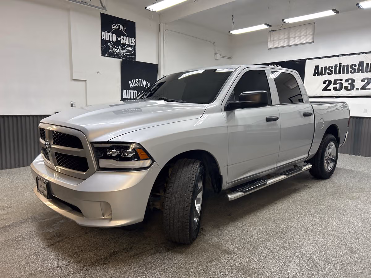 2013 Ram 1500 Express Crew Cab Image 3