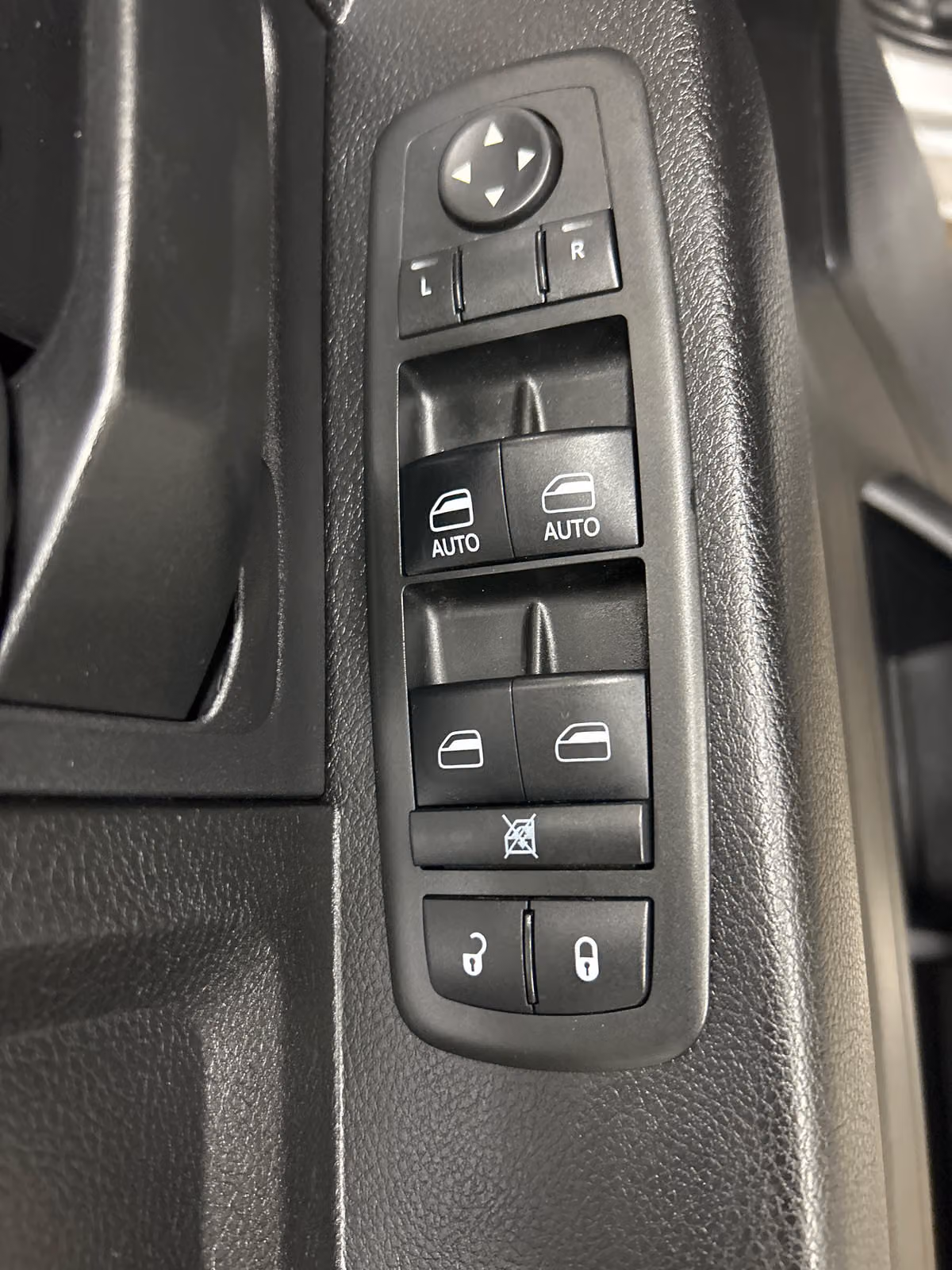 2013 Ram 1500 Express Crew Cab Image 9