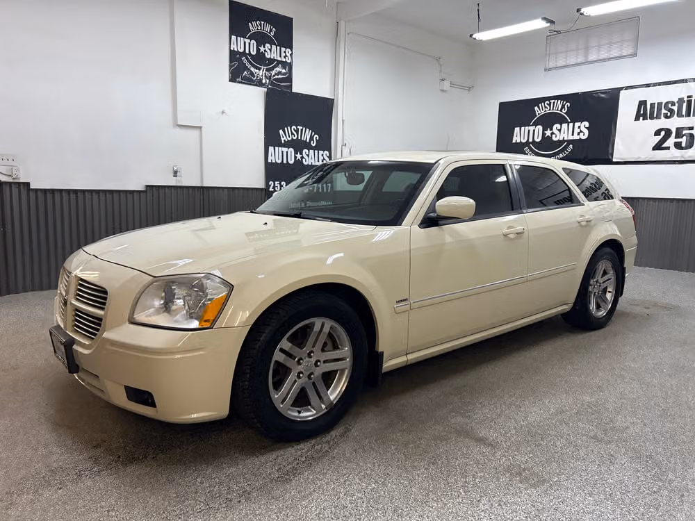2005 Dodge Magnum RT Image 3