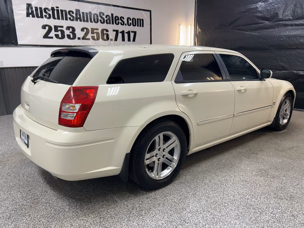 2005 Dodge Magnum RT Image 6