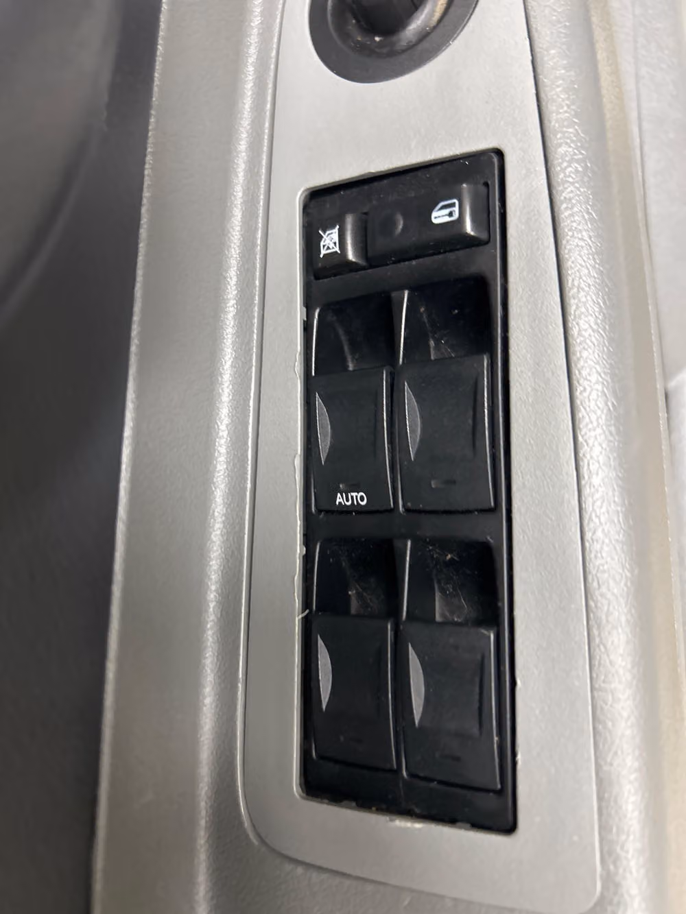 2005 Dodge Magnum RT Image 9