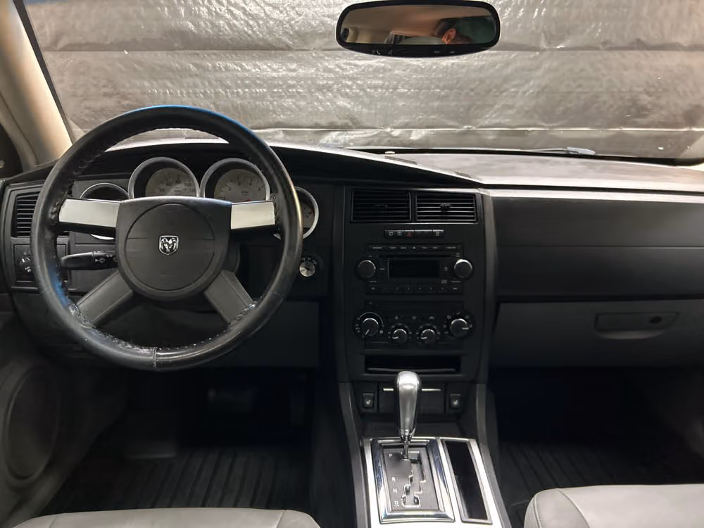 2005 Dodge Magnum RT Image 11