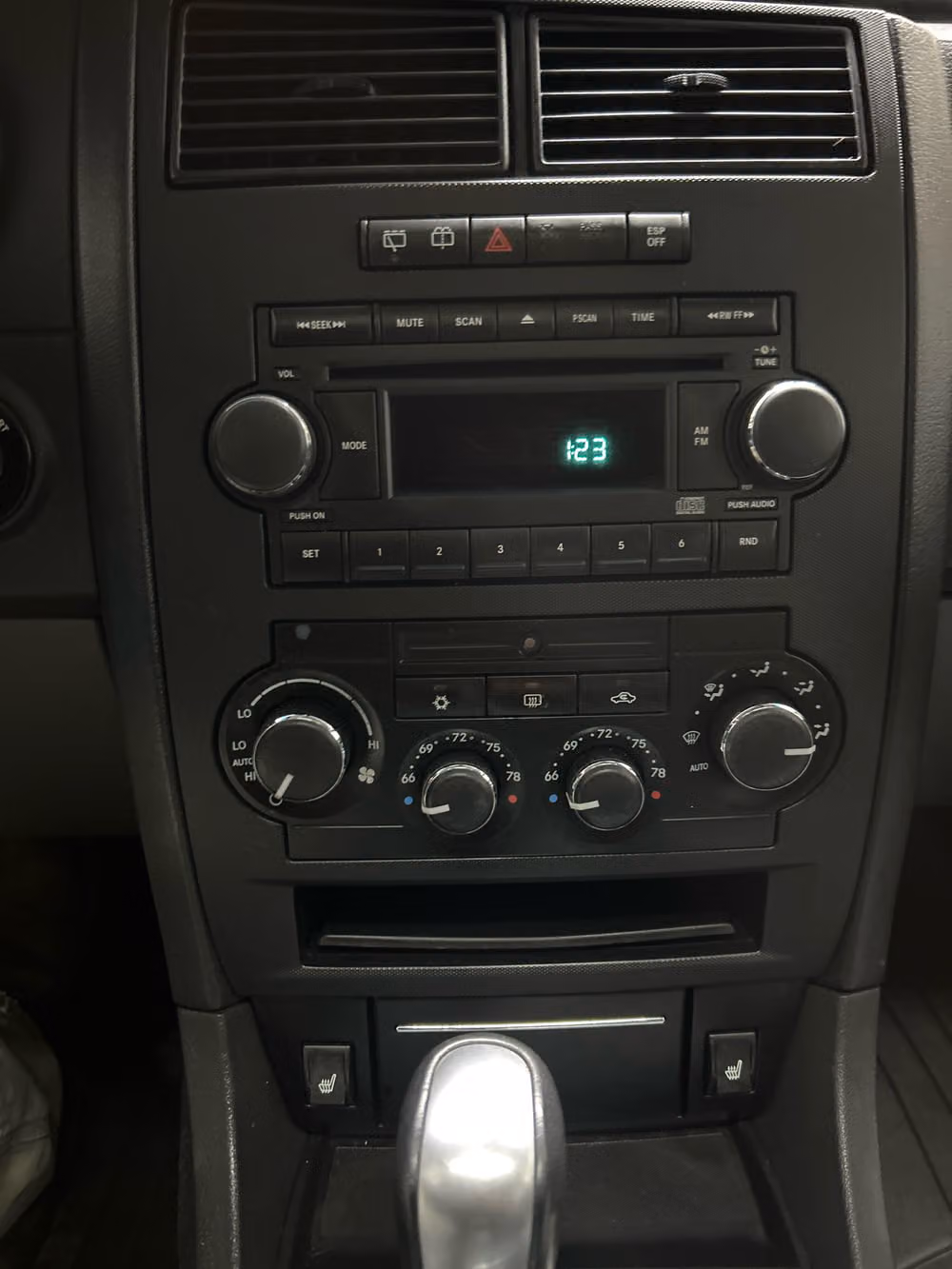 2005 Dodge Magnum RT Image 15