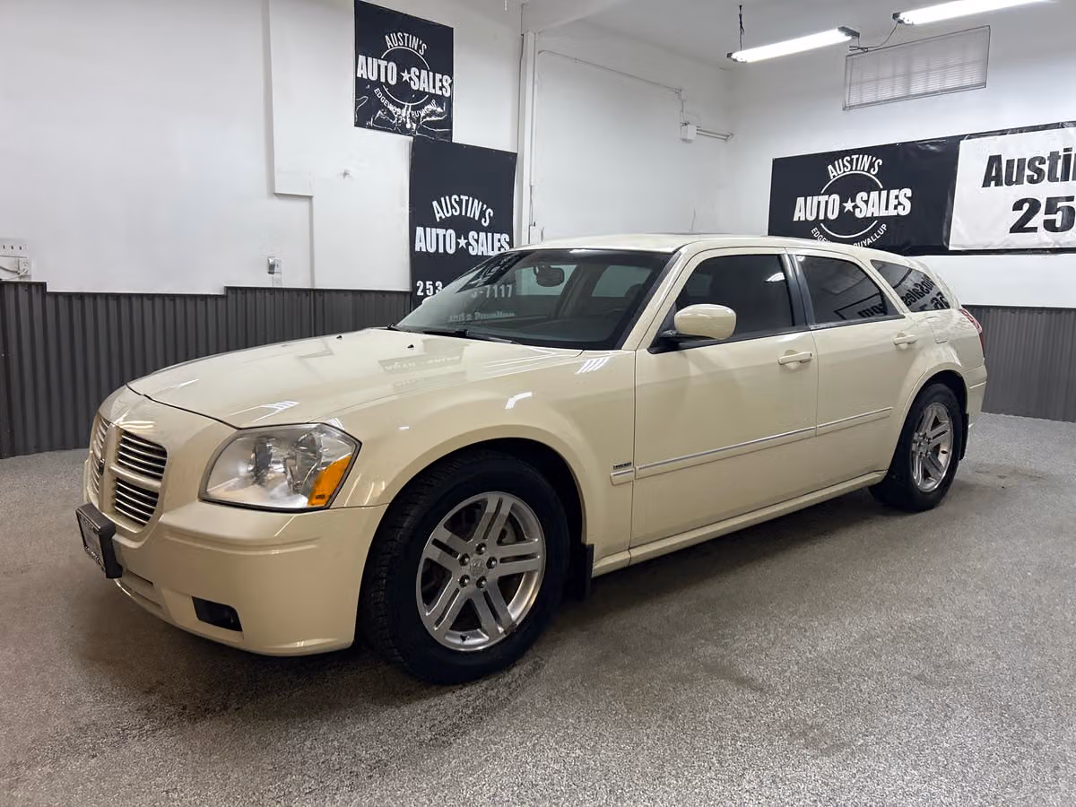 2005 Dodge Magnum RT Image 3