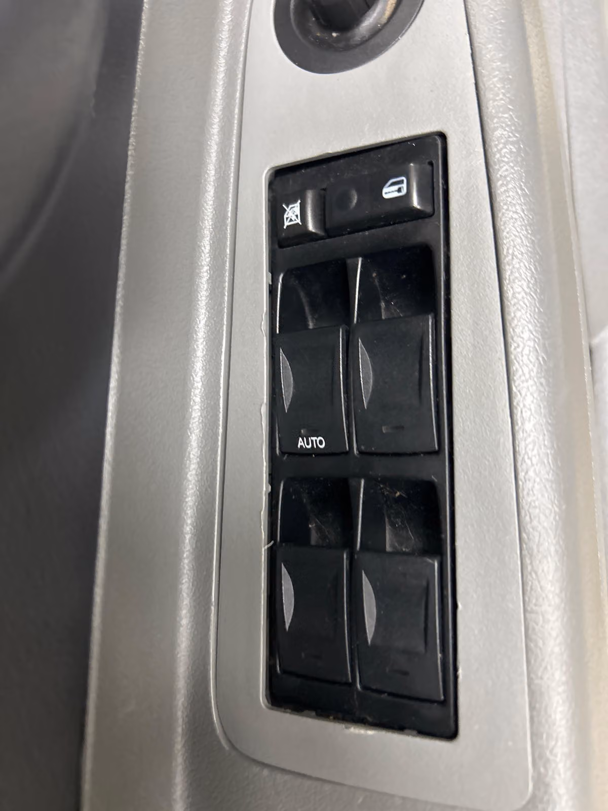 2005 Dodge Magnum RT Image 9