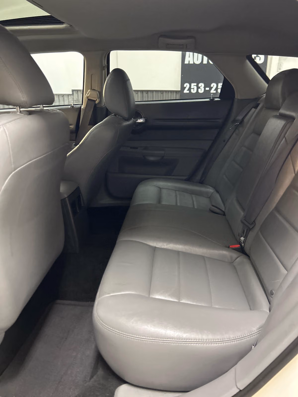 2005 Dodge Magnum RT Image 10