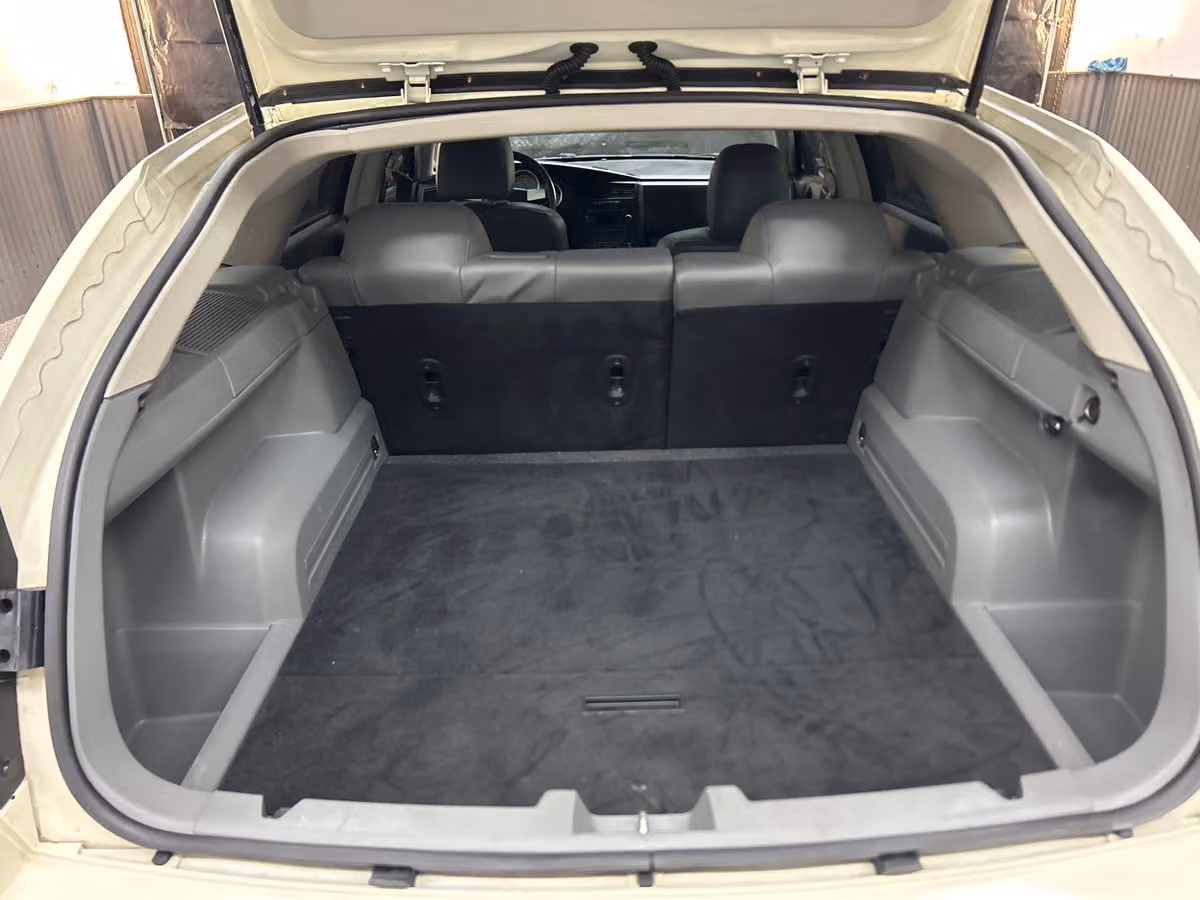 2005 Dodge Magnum RT Image 12