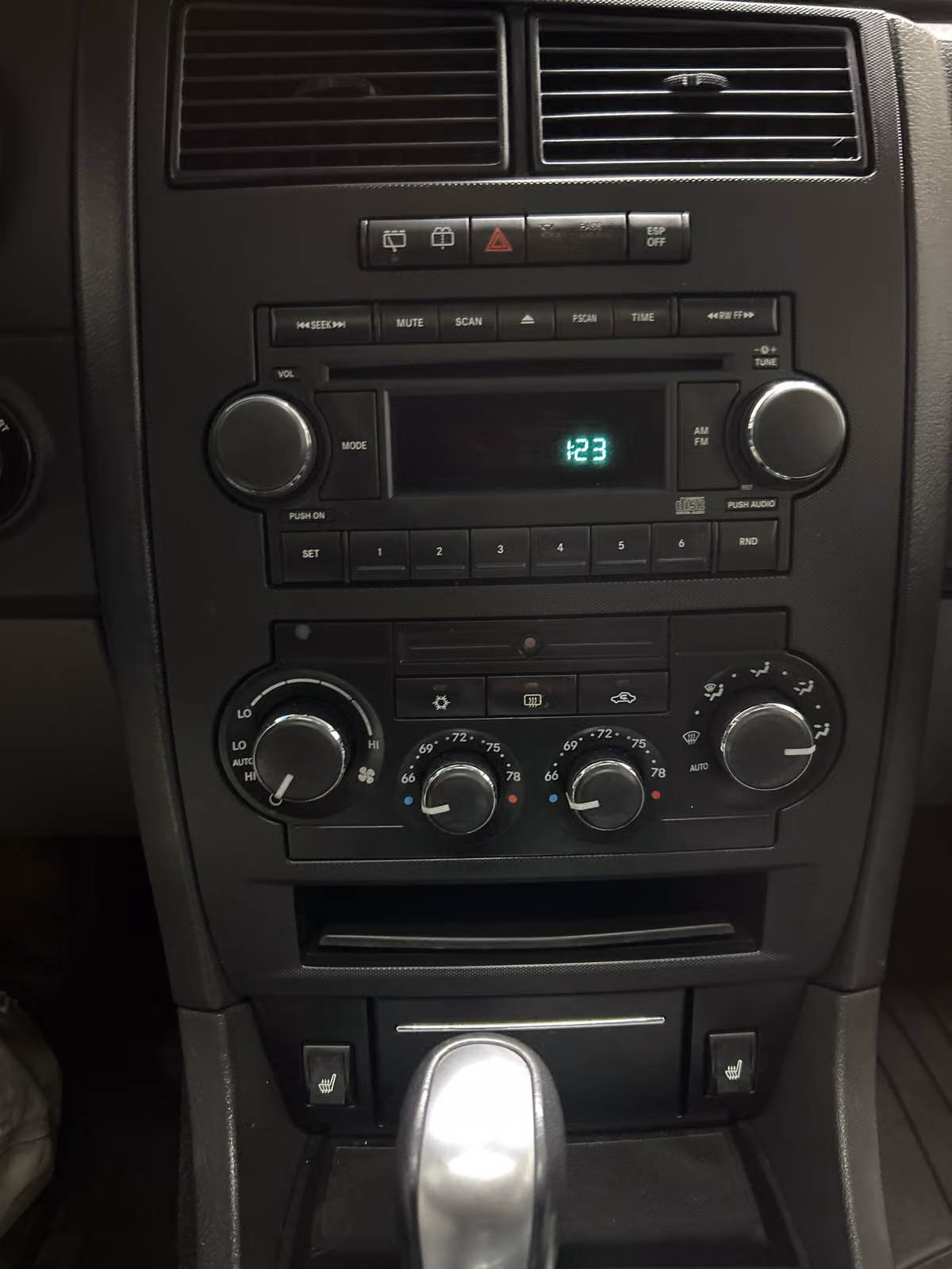 2005 Dodge Magnum RT Image 15