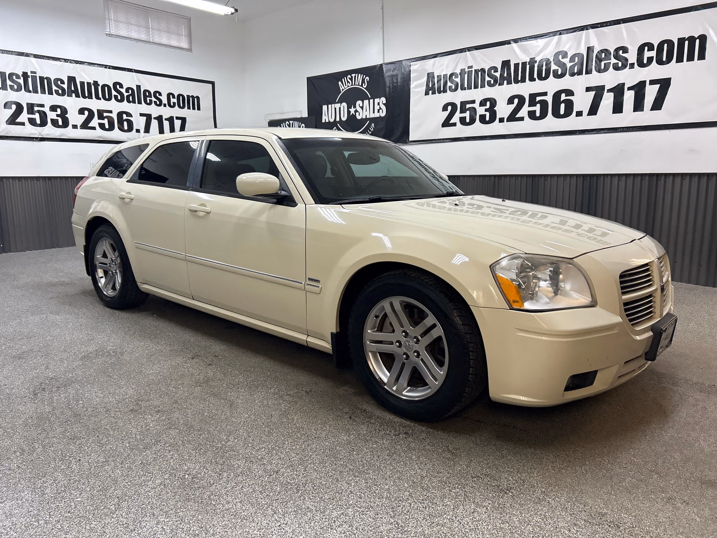 2005 Dodge Magnum RT Image 1