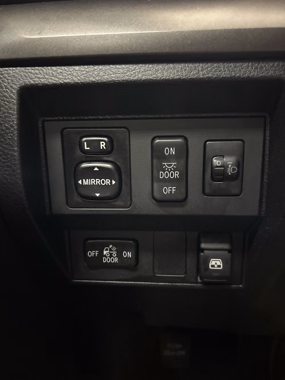 2014 Toyota Tundra SR5 CrewMax Image 15