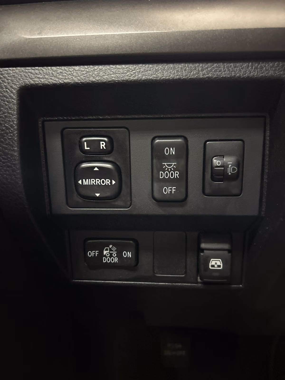 2014 Toyota Tundra SR5 CrewMax Image 15