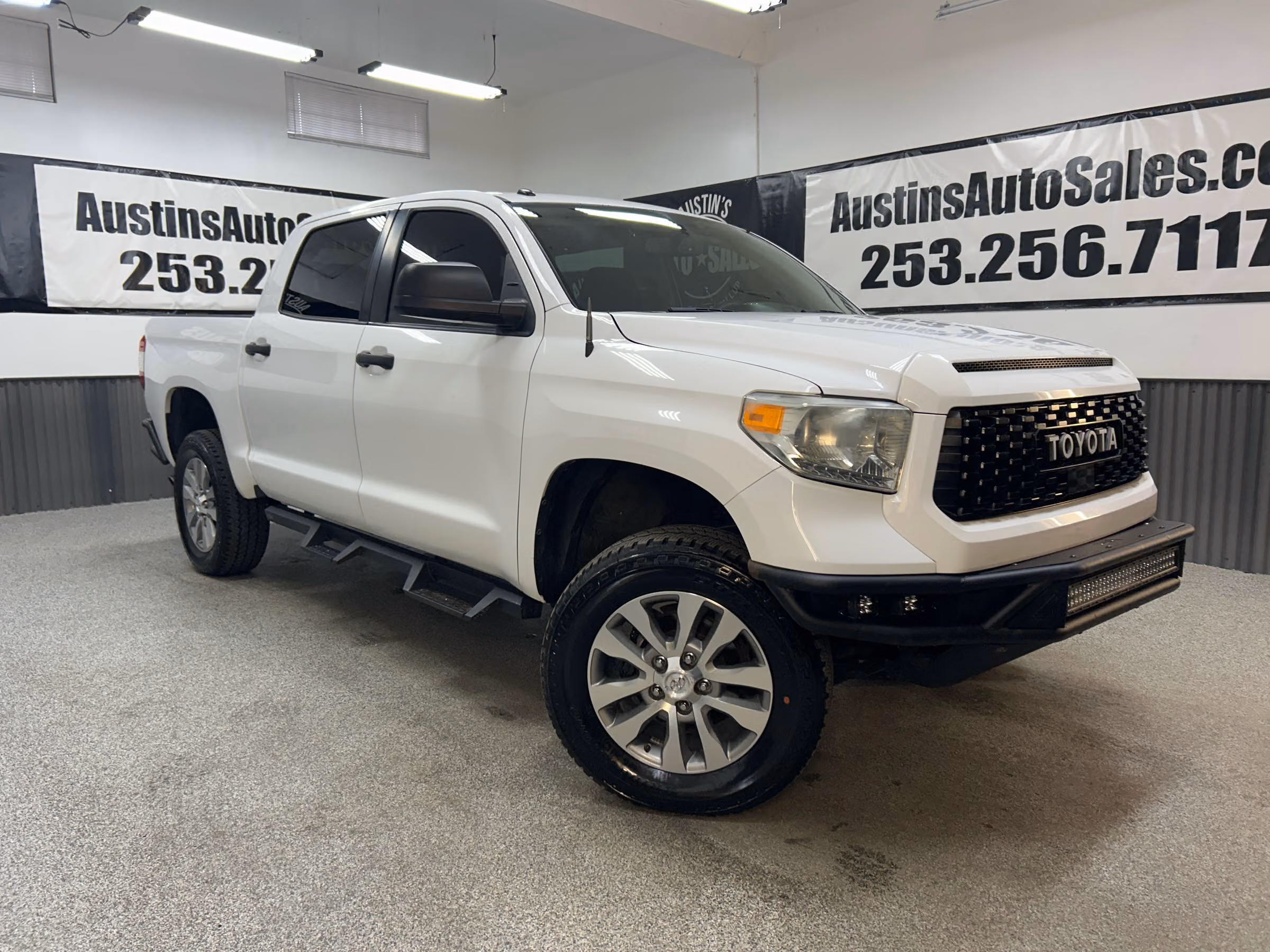 2014 Toyota Tundra SR5 CrewMax Image 1