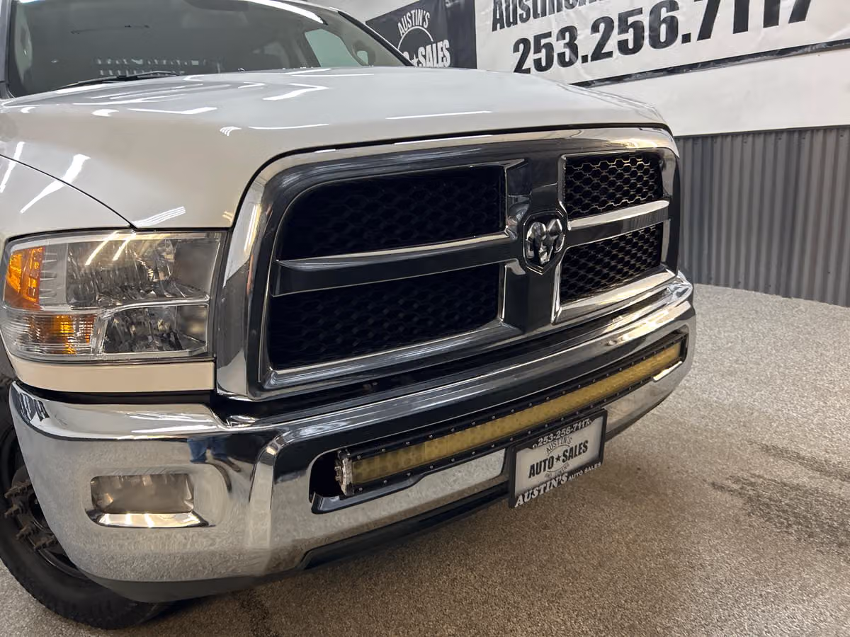 2013 Ram 3500 Tradesman Chassis Crew Cab Image 2