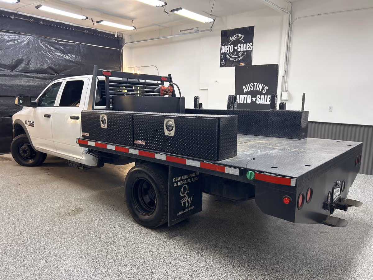 2013 Ram 3500 Tradesman Chassis Crew Cab Image 4