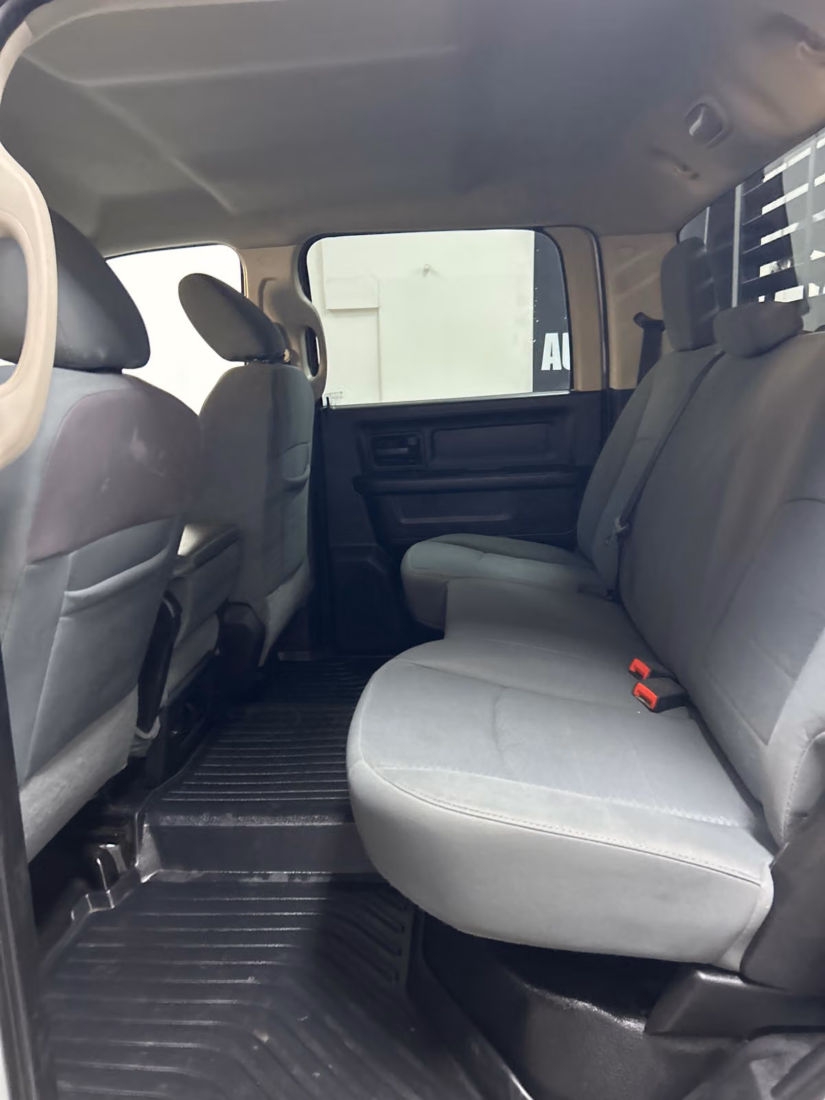 2013 Ram 3500 Tradesman Chassis Crew Cab Image 9