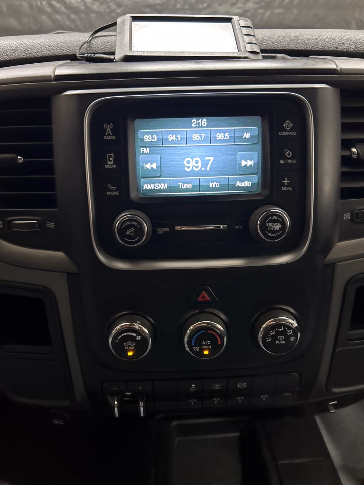 2013 Ram 3500 Tradesman Chassis Crew Cab Image 14
