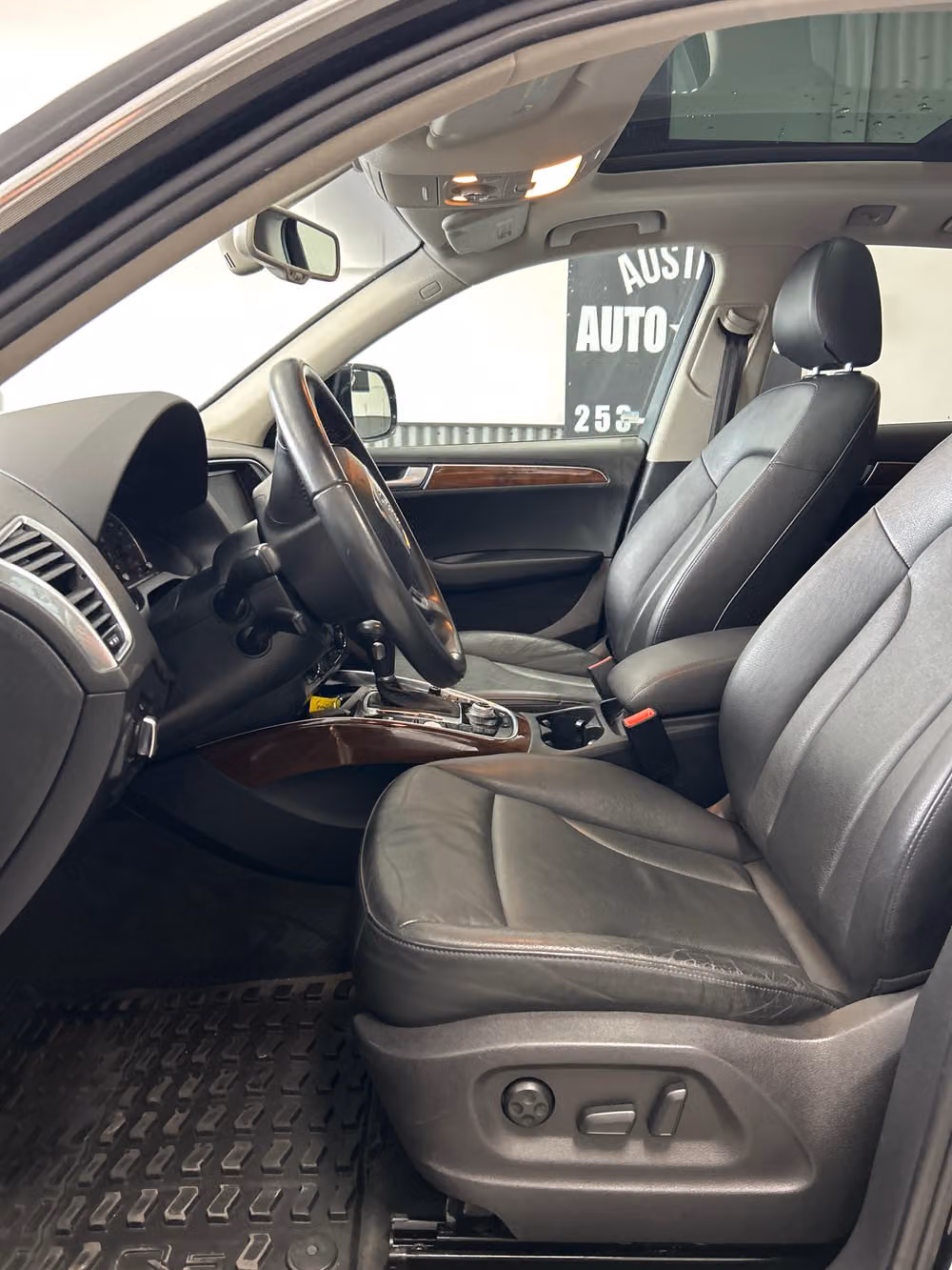 2012 Audi Q5 2.0T quattro Premium Plus Image 8
