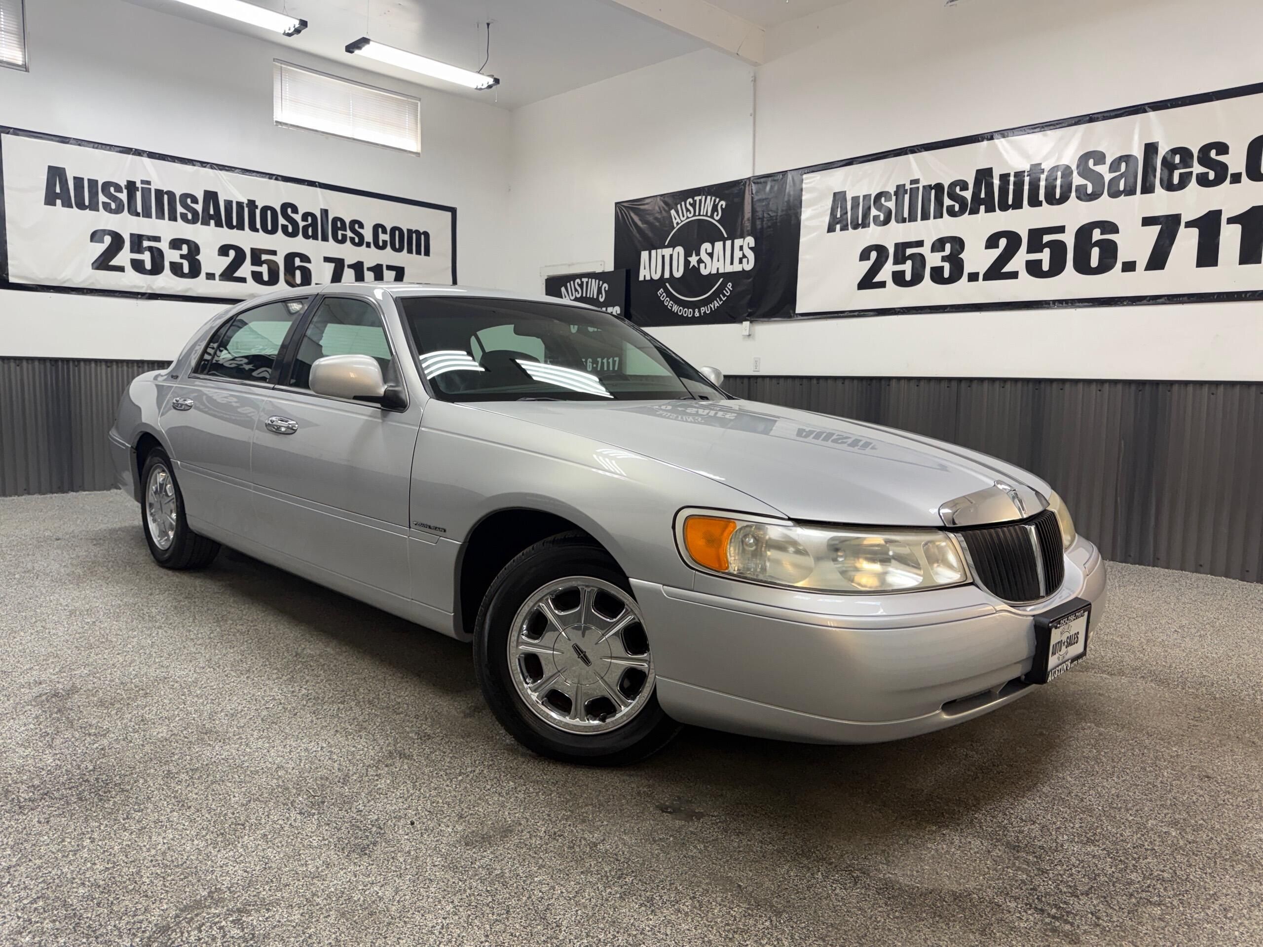 2000 Lincoln Town Car SIGNATURE