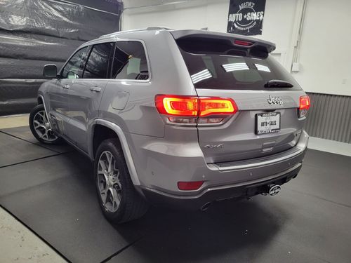 2018 Jeep Grand Cherokee Sterling Edition Lower Image 3