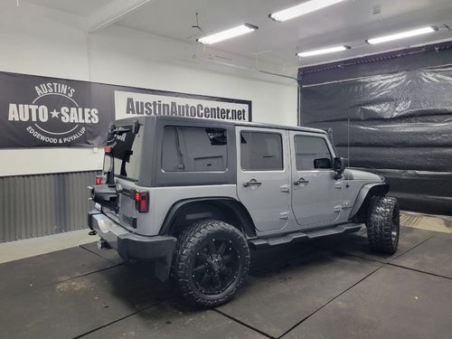 2016 Jeep Wrangler Unlimited Sahara Lower Image 2