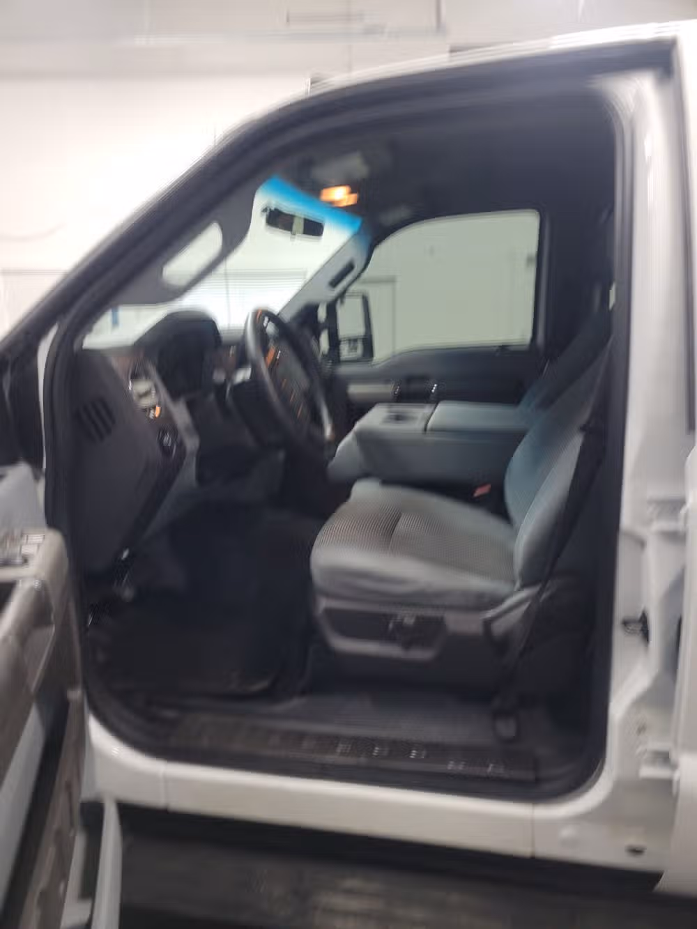 2012 Ford F-350 Super Duty XLT 4x4 4dr Crew Cab 8 ft. LB SRW Pickup Crew Cab Image 6