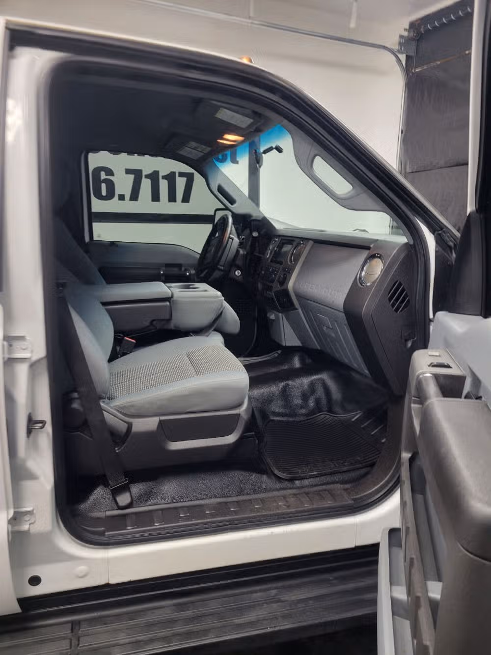 2012 Ford F-350 Super Duty XLT 4x4 4dr Crew Cab 8 ft. LB SRW Pickup Crew Cab Image 10