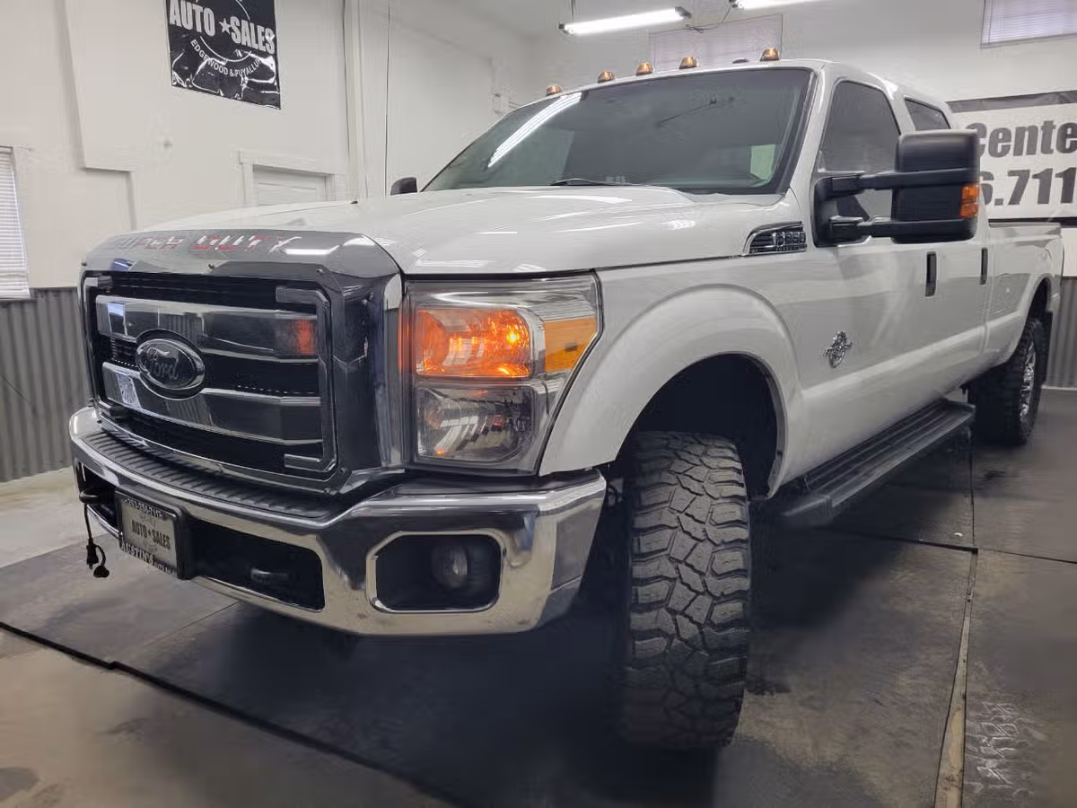 2012 Ford F-350 Super Duty XLT 4x4 4dr Crew Cab 8 ft. LB SRW Pickup Crew Cab Image 2