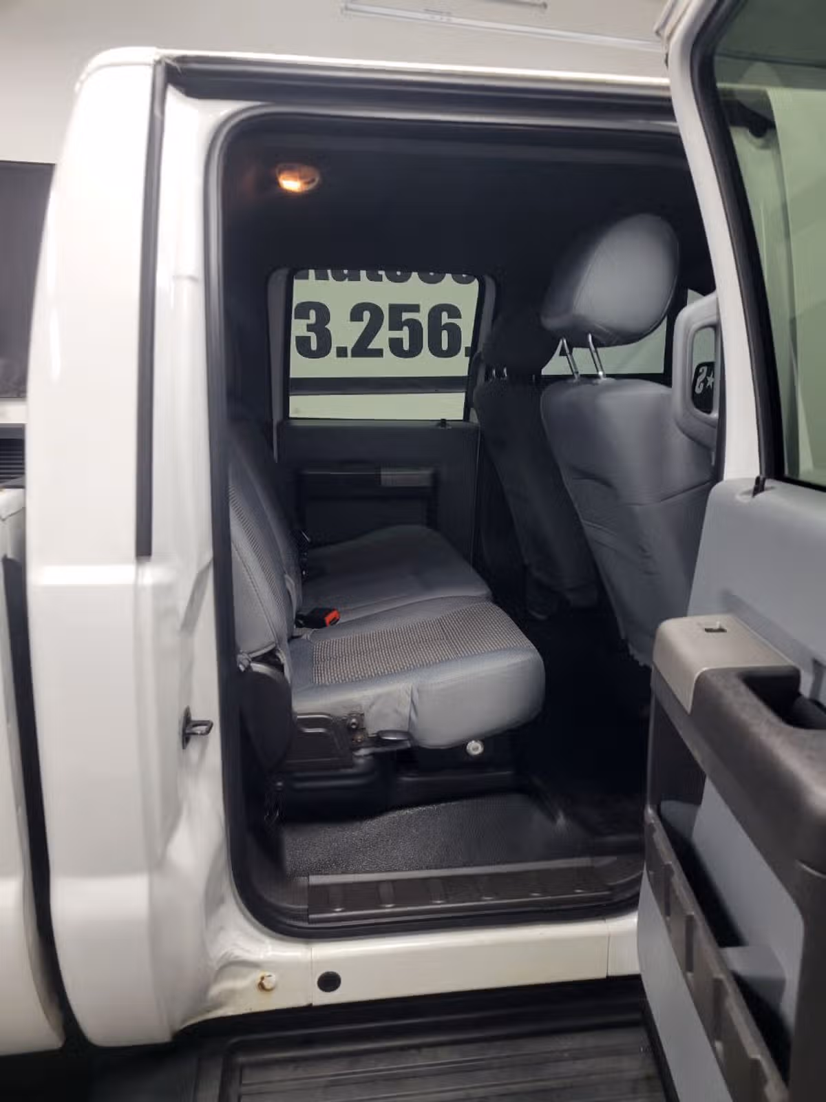 2012 Ford F-350 Super Duty XLT 4x4 4dr Crew Cab 8 ft. LB SRW Pickup Crew Cab Image 9