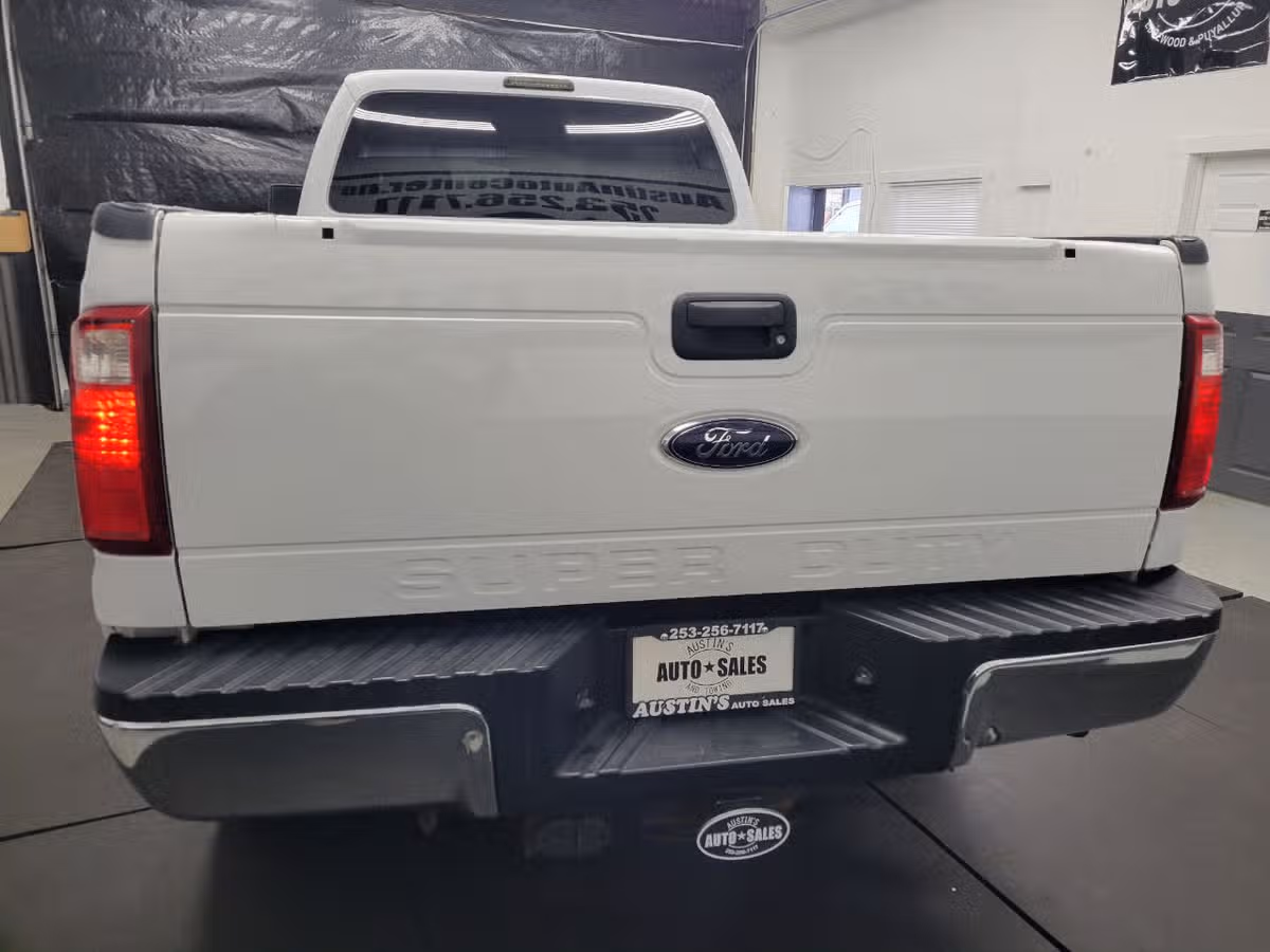 2012 Ford F-350 Super Duty XLT 4x4 4dr Crew Cab 8 ft. LB SRW Pickup Crew Cab Image 3
