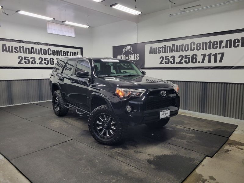 2018 Toyota 4Runner SR5 Upper Image 1