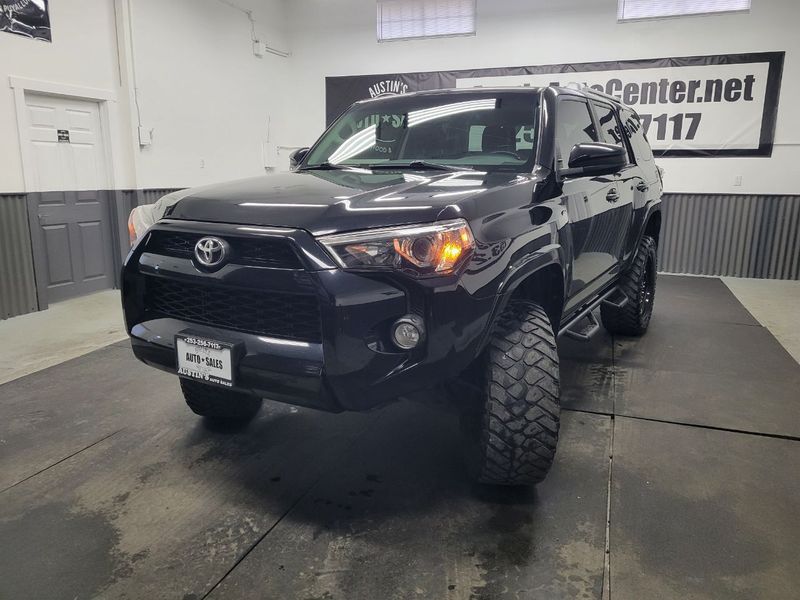 2018 Toyota 4Runner SR5 Upper Image 2