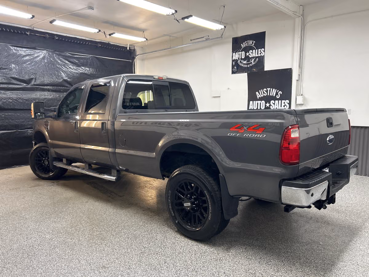 2008 Ford F-350 Super Duty Lariat Crew Cab Image 4