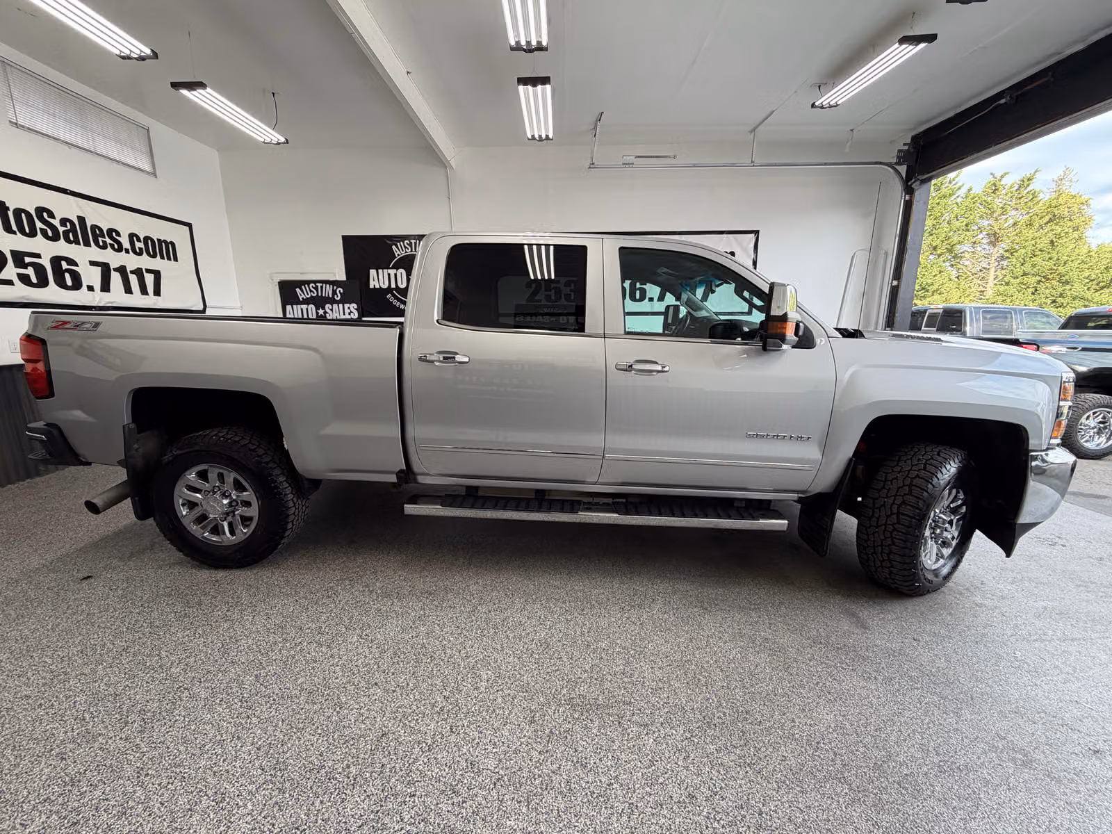 2016 Chevrolet Silverado 3500HD LTZ Crew Cab Upper Image 2