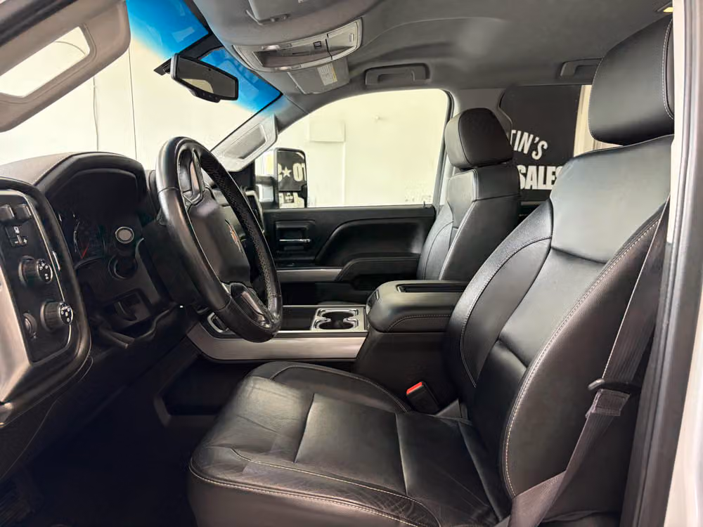 2016 Chevrolet Silverado 3500HD LTZ Crew Cab Image 17