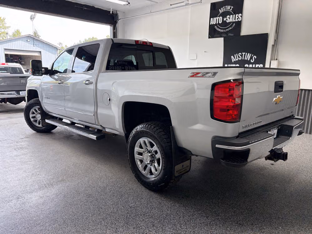 2016 Chevrolet Silverado 3500HD LTZ Crew Cab Image 8