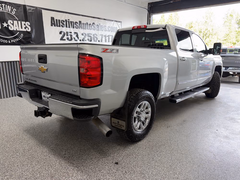 2016 Chevrolet Silverado 3500HD LTZ Crew Cab Image 3