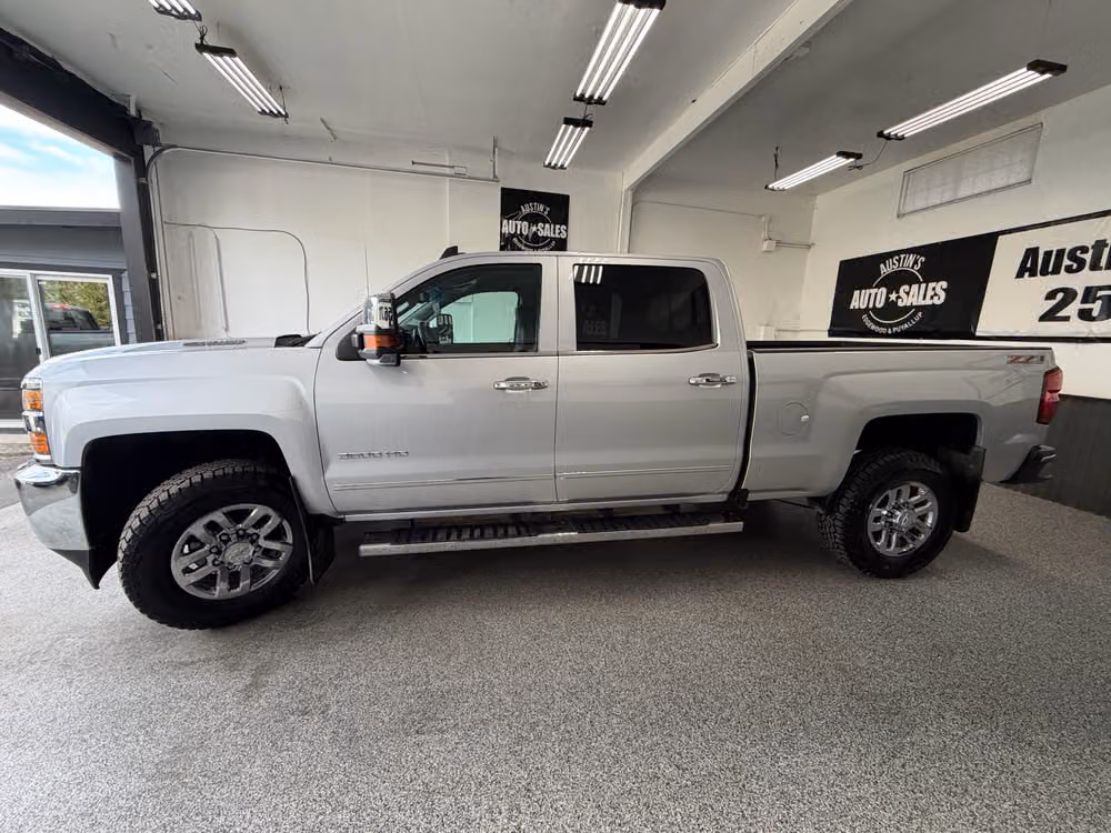 2016 Chevrolet Silverado 3500HD LTZ Crew Cab Image 7