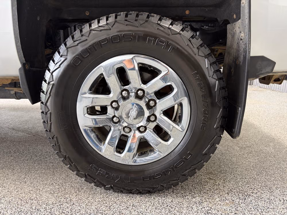 2016 Chevrolet Silverado 3500HD LTZ Crew Cab Image 9