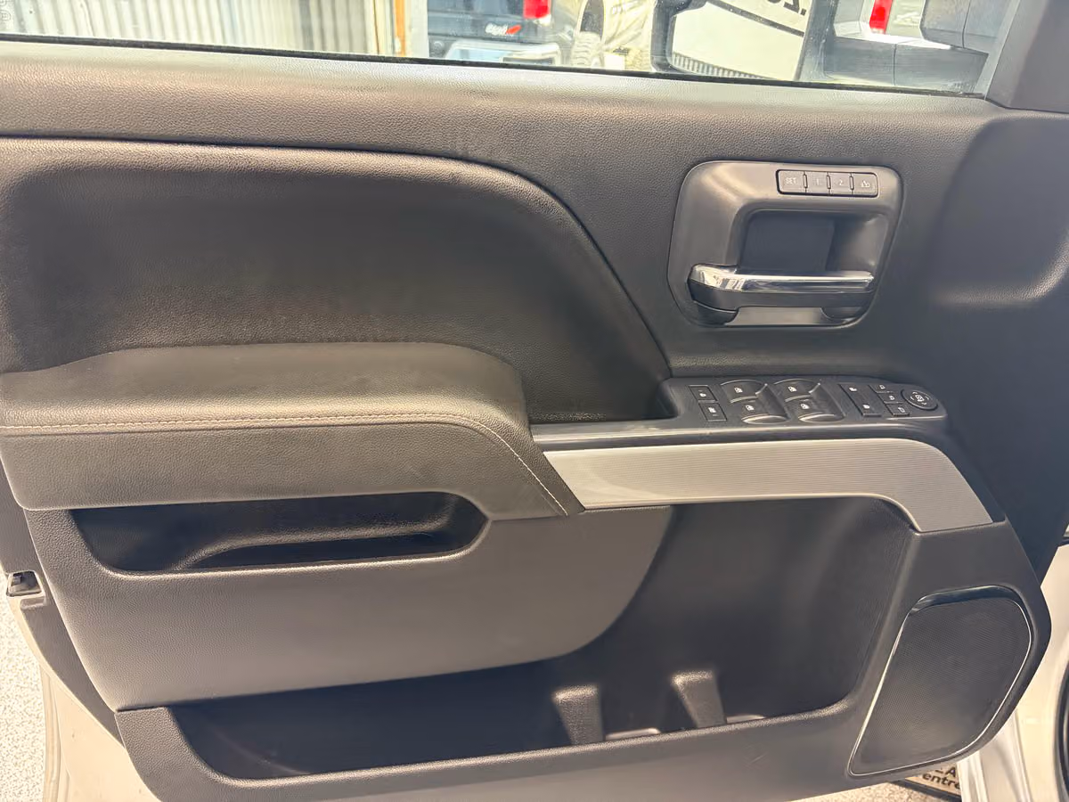 2016 Chevrolet Silverado 3500HD LTZ Crew Cab Image 16