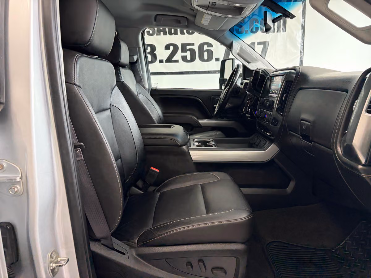 2016 Chevrolet Silverado 3500HD LTZ Crew Cab Image 21