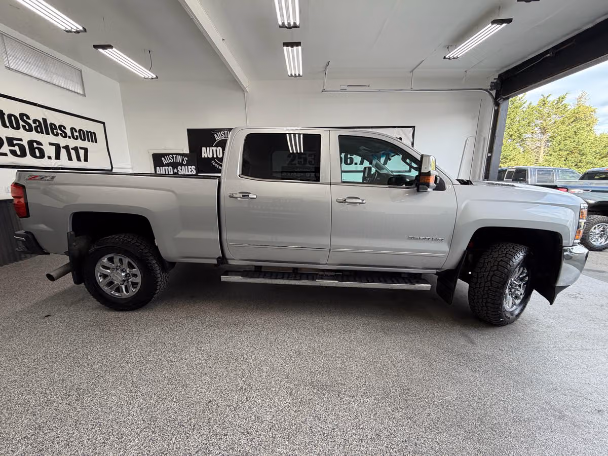 2016 Chevrolet Silverado 3500HD LTZ Crew Cab Image 2
