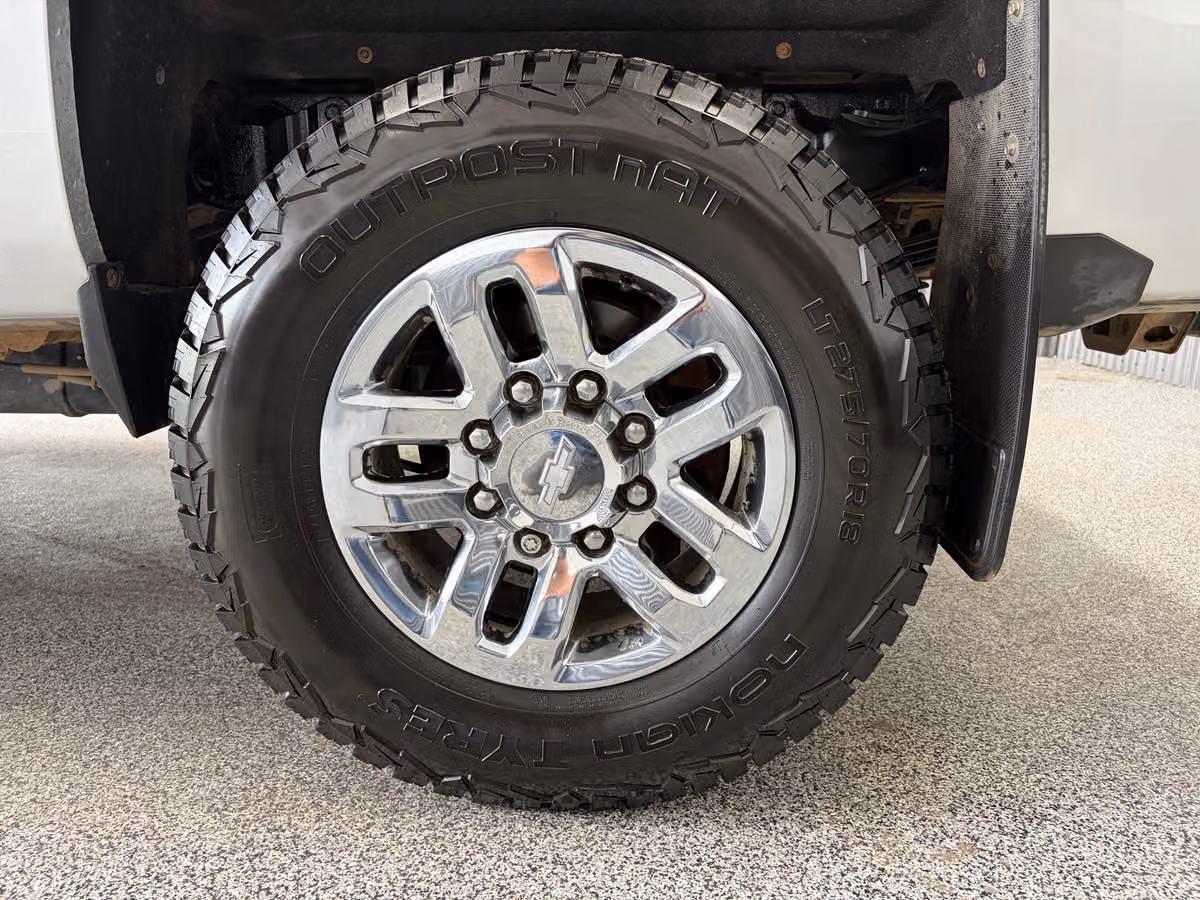 2016 Chevrolet Silverado 3500HD LTZ Crew Cab Image 9