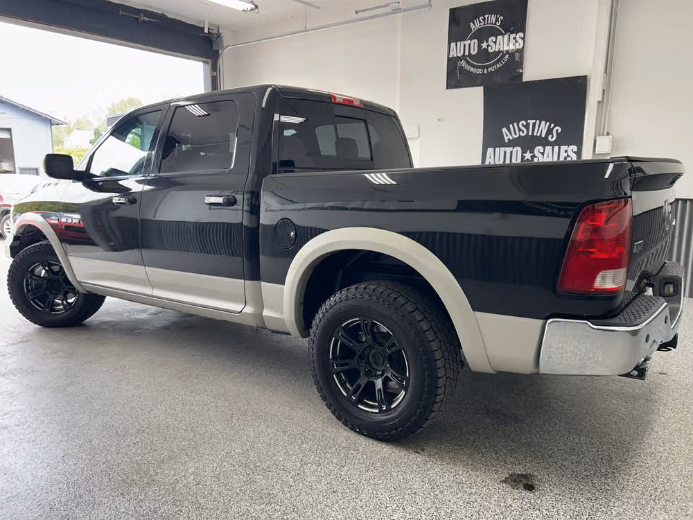 2010 Dodge Ram 1500 Laramie Crew Cab Image 4